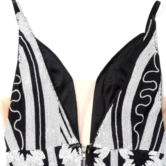 Black and White Graphic Contrast Sequined and Contrast Mesh Mermaid Maxi… - Picture 16 of 16